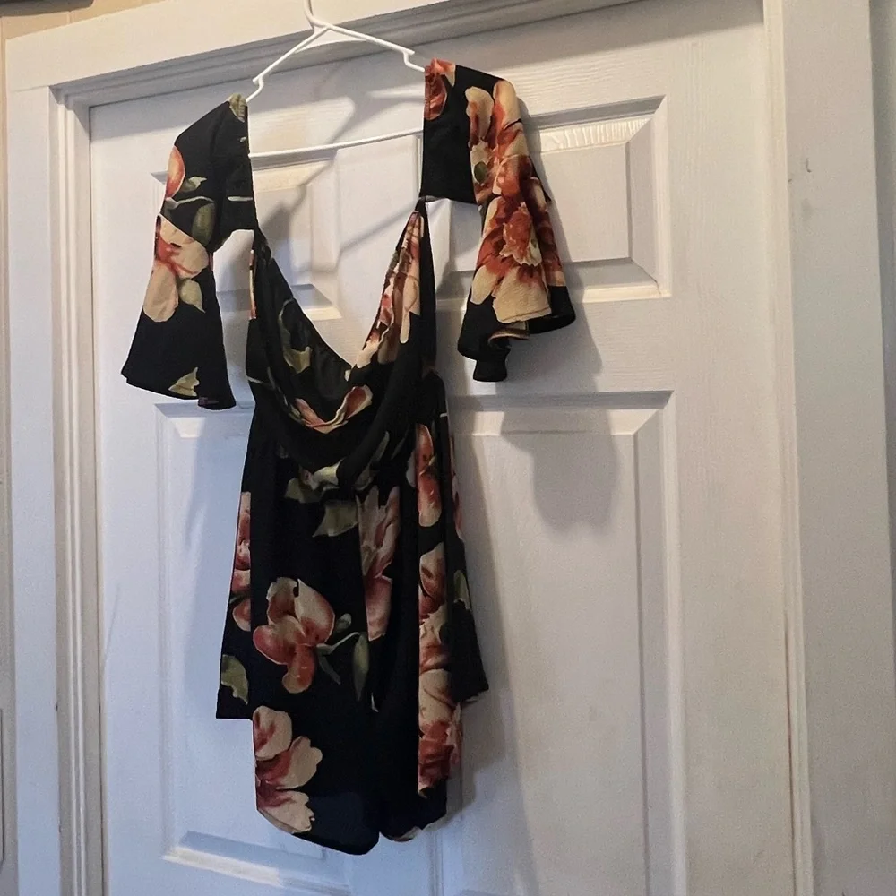 NWOT. Black flowy floral off the shoulder 3/4 sleeve romper. - Picture 7 of 11